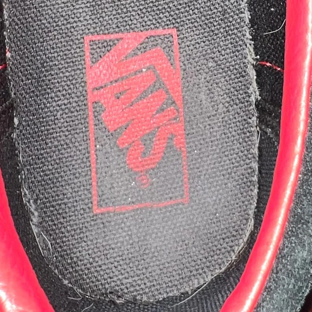 Vans Kids Classic Slip-On Black Suede Red Embroidered Hearts Sneakers Size 2.5Y